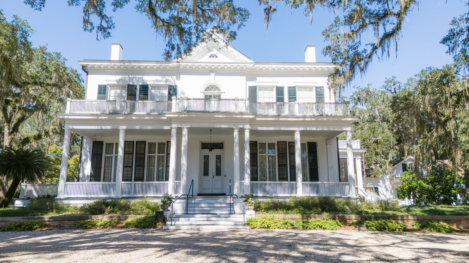White-columned historic main house framed by moss-draped live oaks at Goodwood Museum & Gardens, Tallahassee
